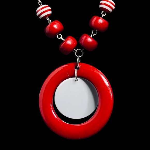 Chunky Red and White Double Sided Beaded Necklace (5379) - Picture 2 of 4